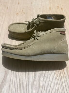 Clarks Men's Suede Chukka Boots in Tan